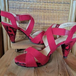 CL byLaundry Red Snake Heeled Platform Sandles Sz9